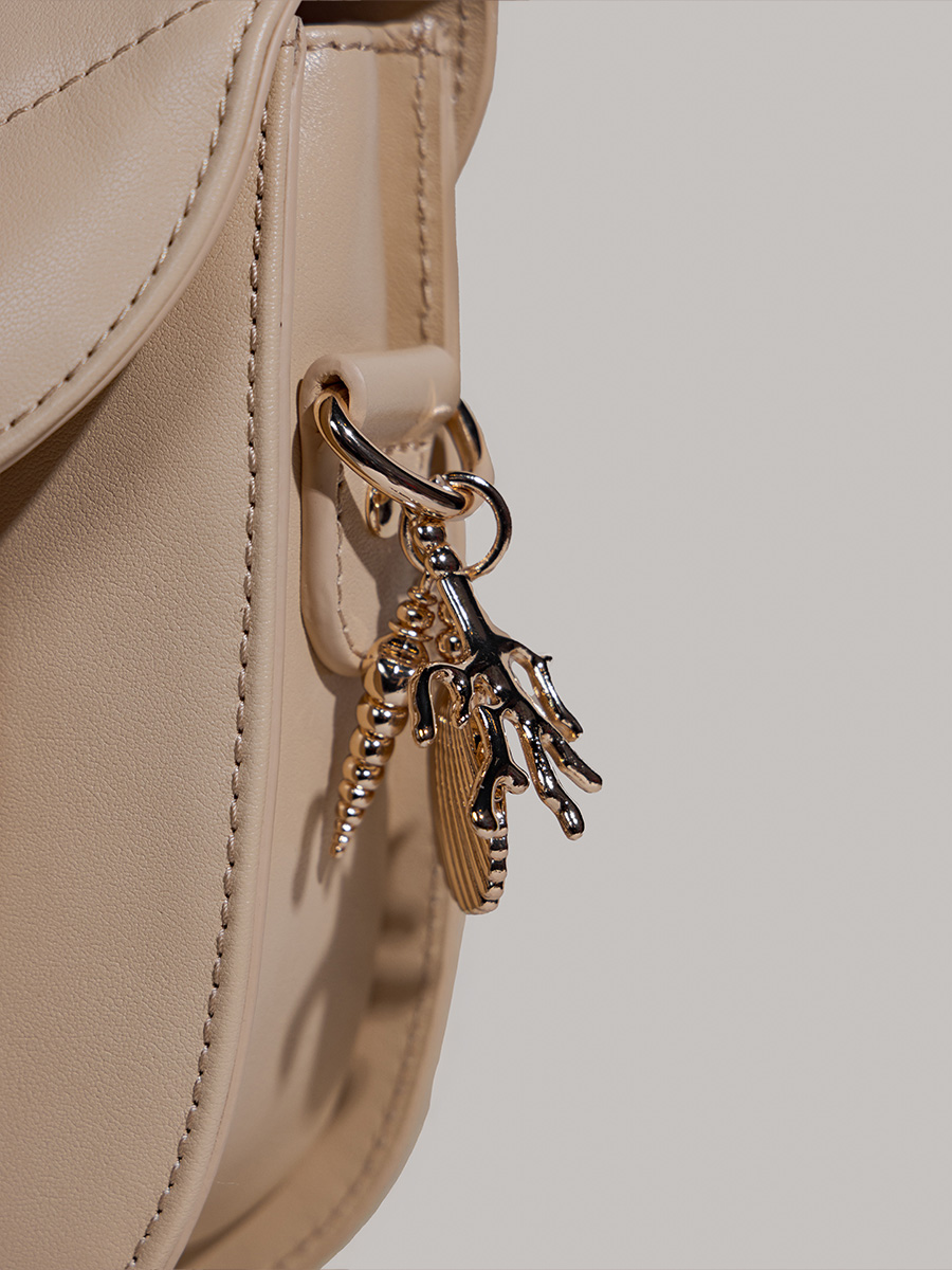 cross-body-bag-beige-leather-mademoiselle-george-coquillage-sand-focus-material-view-picture-w105-n