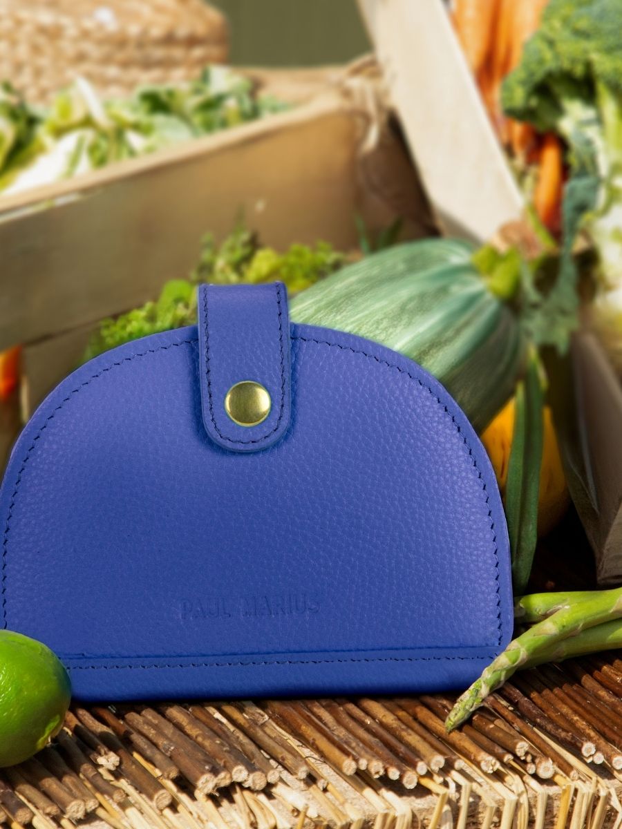 leather-wallet-for-woman-blue-ambient-view-picture-leportefeuille-manon-n2-azur-royal-blue-paul-marius-m33-az-blu