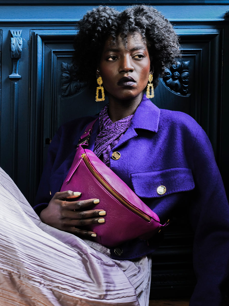 leather-fanny-pack-for-women-purple-interior-view-picture-labanane-art-deco-zinzolin-paul-marius-3760125359458