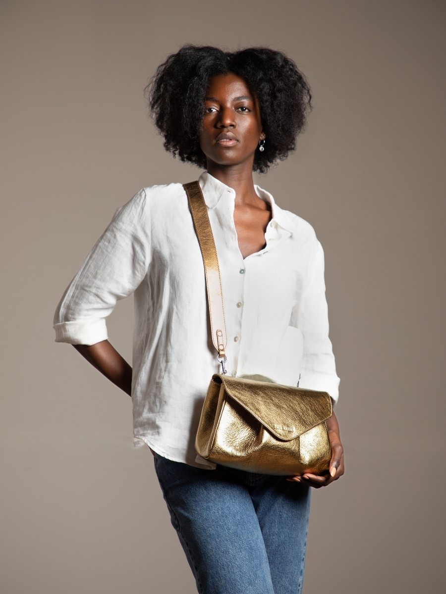 gold-metallic-leather-shoulderbag-suzon-m-bronze-paul-marius-campaign-picture-w25m-og