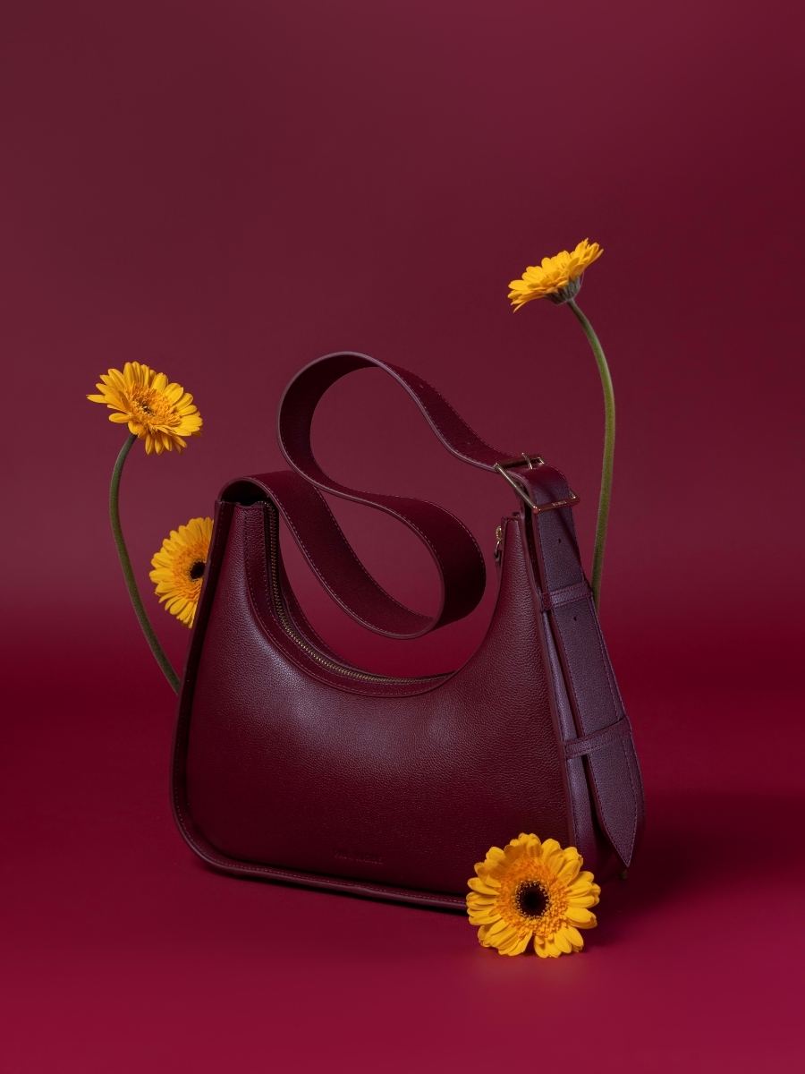baguette-bag-leather-victoire-burgundy-side-view-w54-p