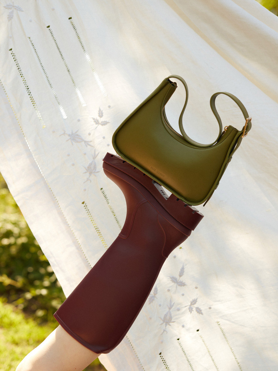 mini-baguette-bag-leather-victoire-xs-olive-green-focus-material-view-w54xs-gr-o