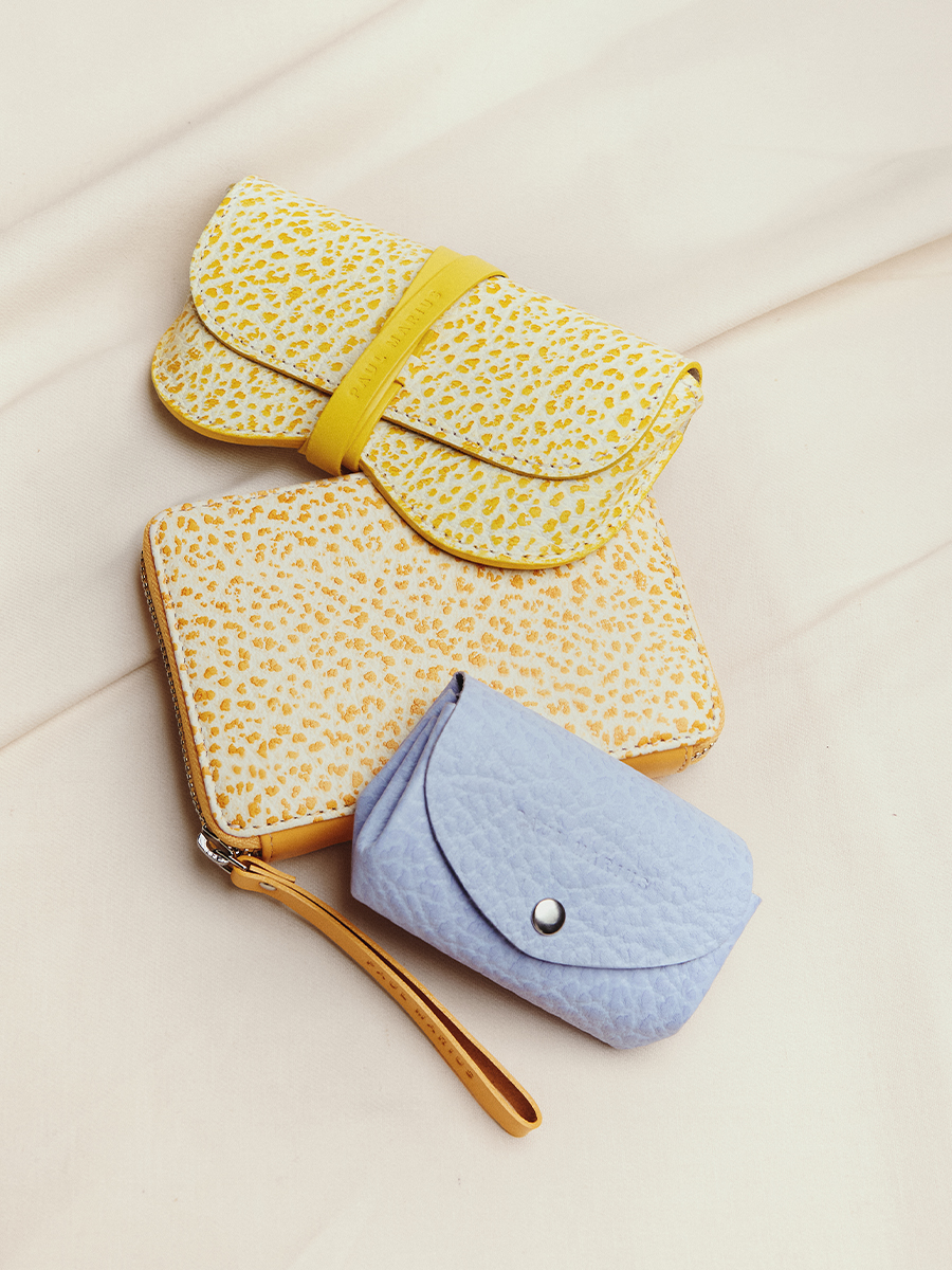 Yellow leather glasses case L'Étui à Lunettes - Citronnade inside view