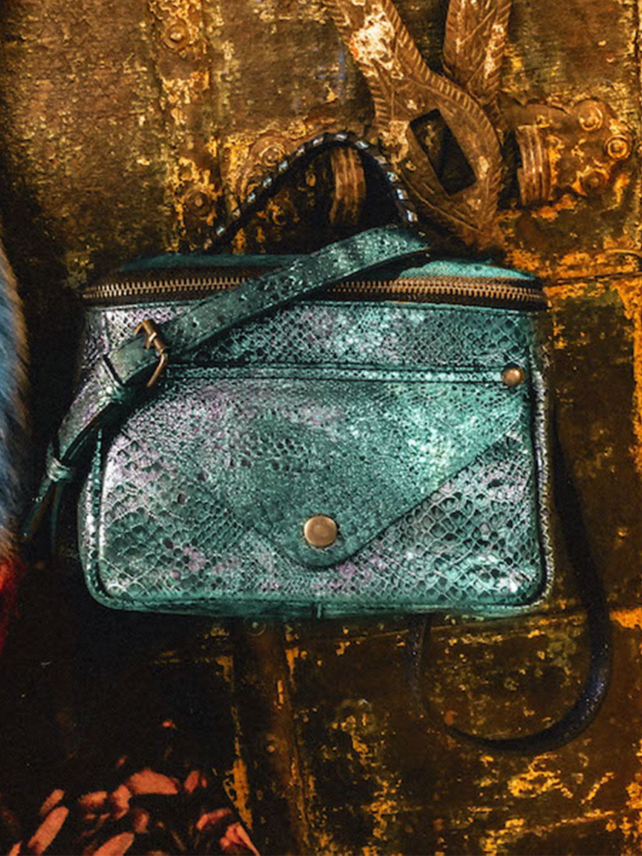 leather-shoulder-bag-for-woman-blue-green-matter-texture-legavroche-reedition-boreal-paul-marius-3760125348919