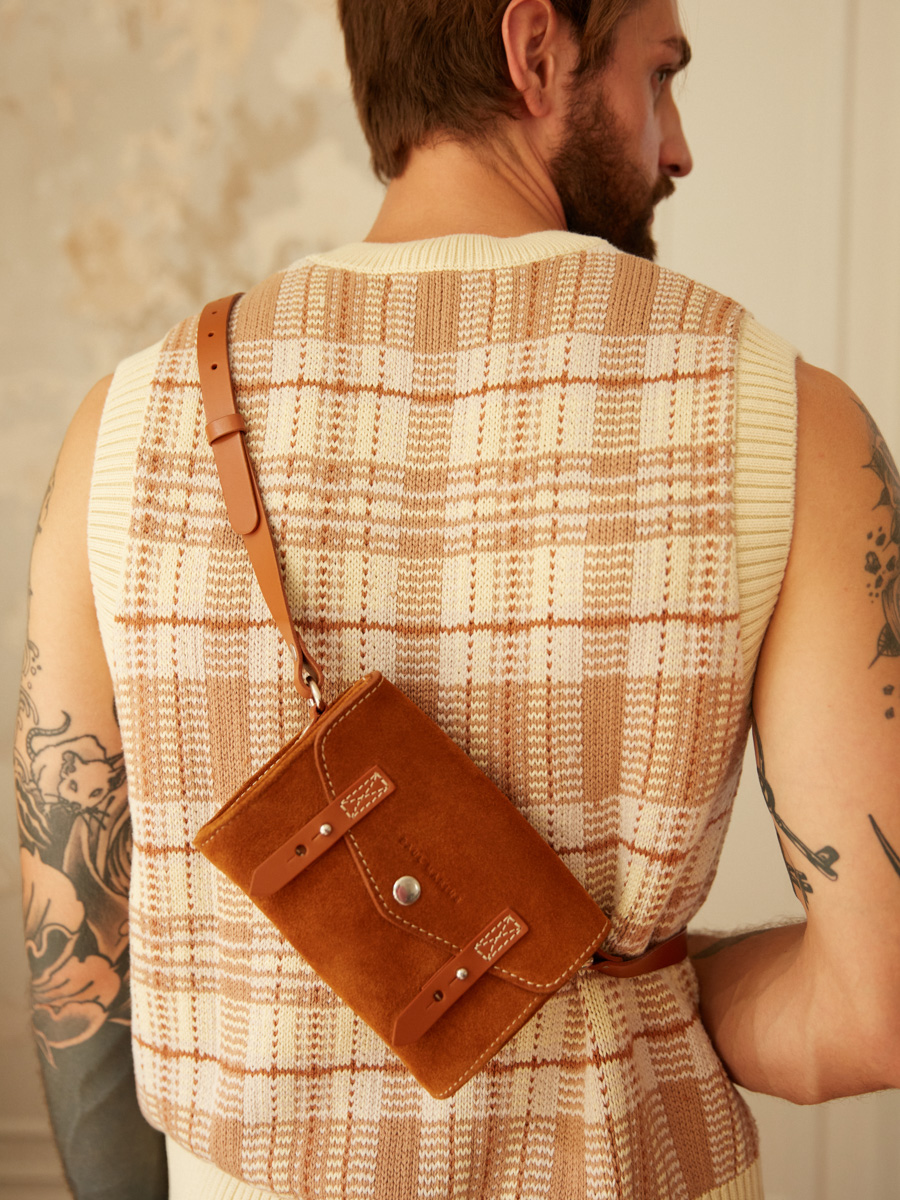 Small brown suede crossbody bag LeMini Indispensable - Brick side view