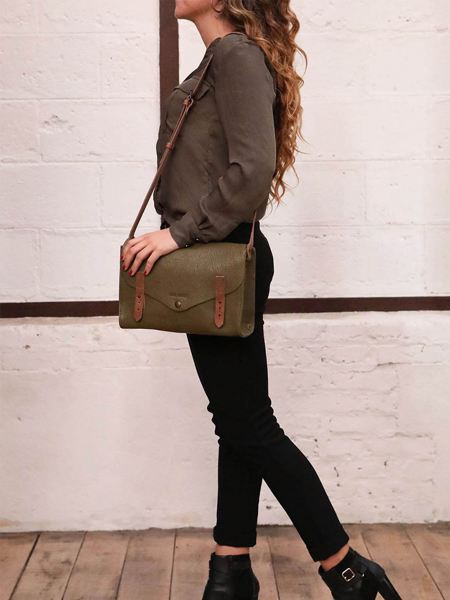 leather-woman-shoulder-bag-khaki-picture-parade-lindispensable-khaki-paul-marius-3760125334875