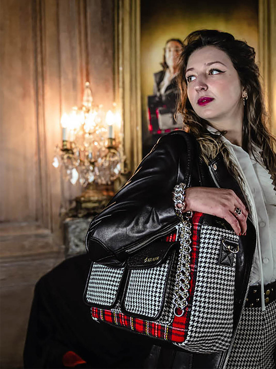 leather-document-holder-for-woman-black-red-green-picture-parade-ledandy-paul-marius-3760125346076