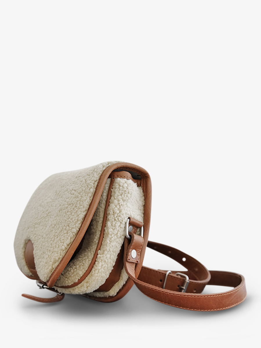leather-shoulder-bag-for-woman-brown-side-view-picture-lebohemien-himalaya-naturel-huile-paul-marius-lebohemien