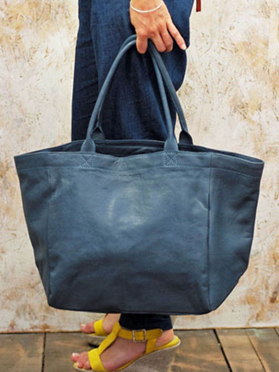 leather-hand-bag-for-woman-blue-picture-parade-monpartenaire--m-washed-blue-paul-marius-3760125330617